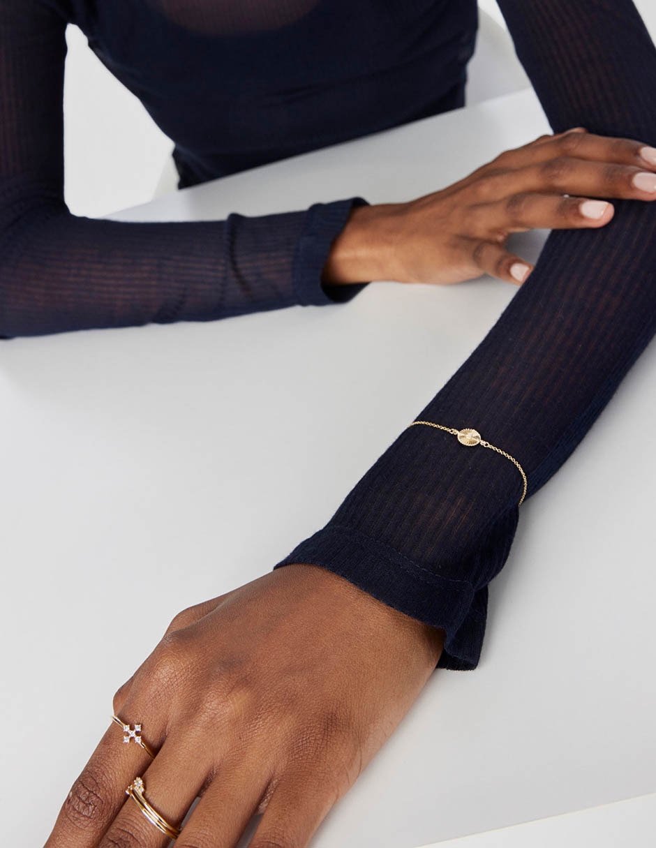 Pulsera de oro 18 k Iris Motif con acabado liso 5