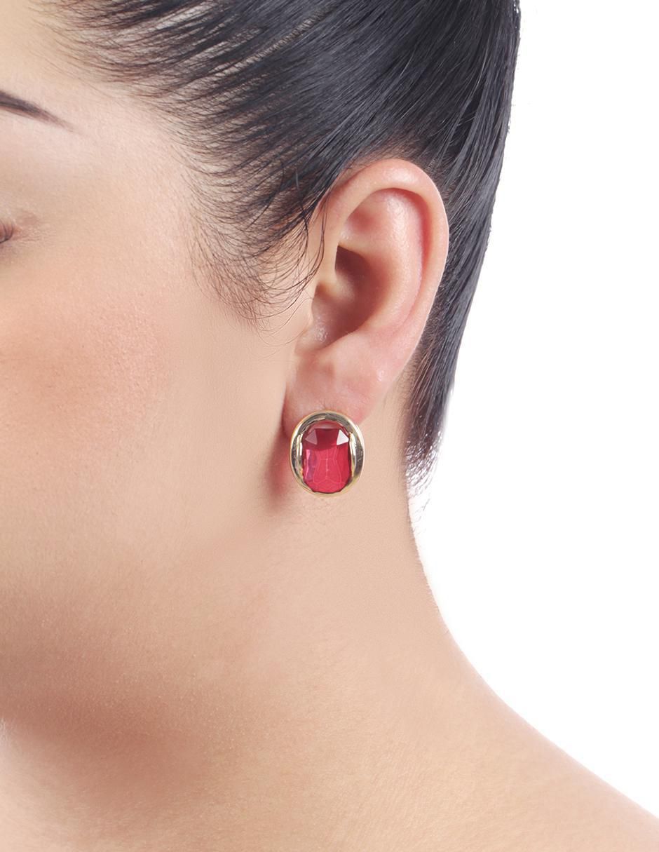 Aretes ovalados 18 K con acabado pulido cristal 3