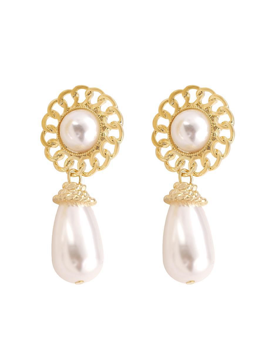 Aretes de flor con acabado baño de oro 18 K Aretes de flor con acabado baño de oro 18 K