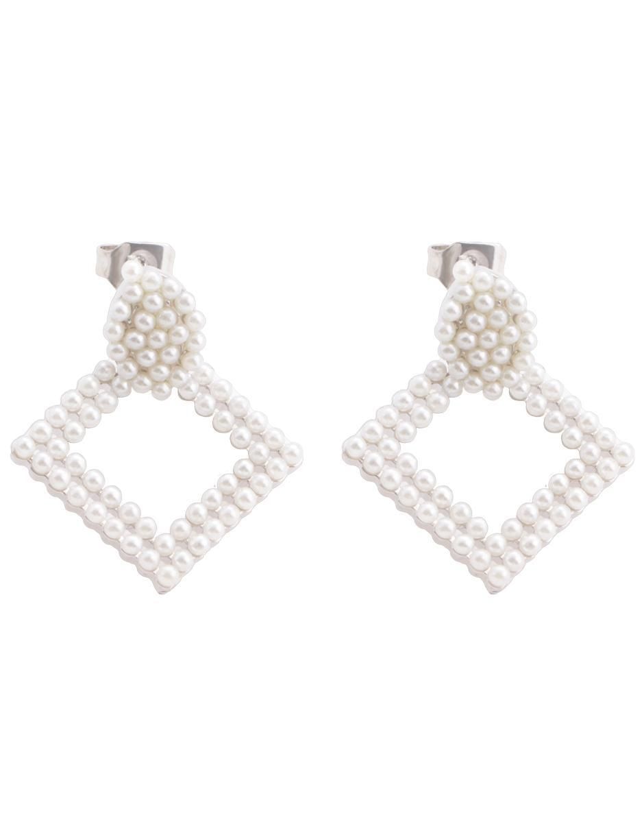 Aretes con acabado baño de rodio Aretes con acabado baño de rodio