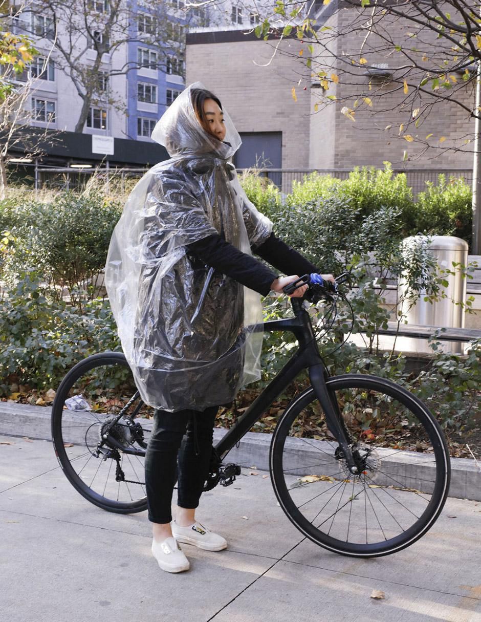 Impermeable con capucha para mujer 3
