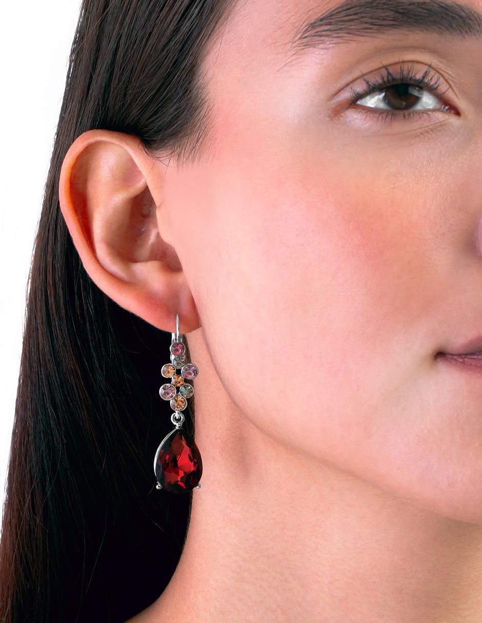 Aretes de gota con acabado baño de rodio 2