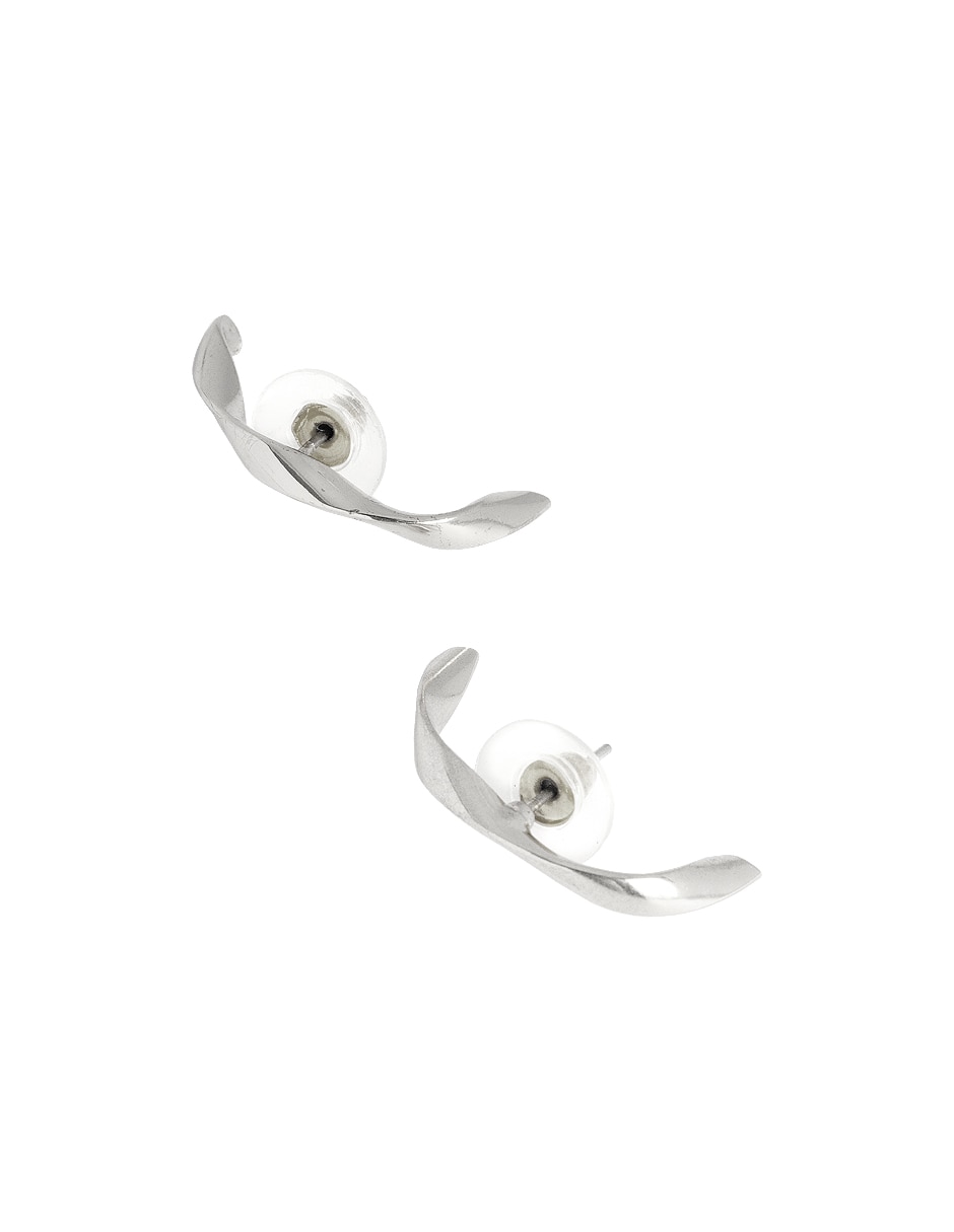 Aretes de media luna con acabado martillado