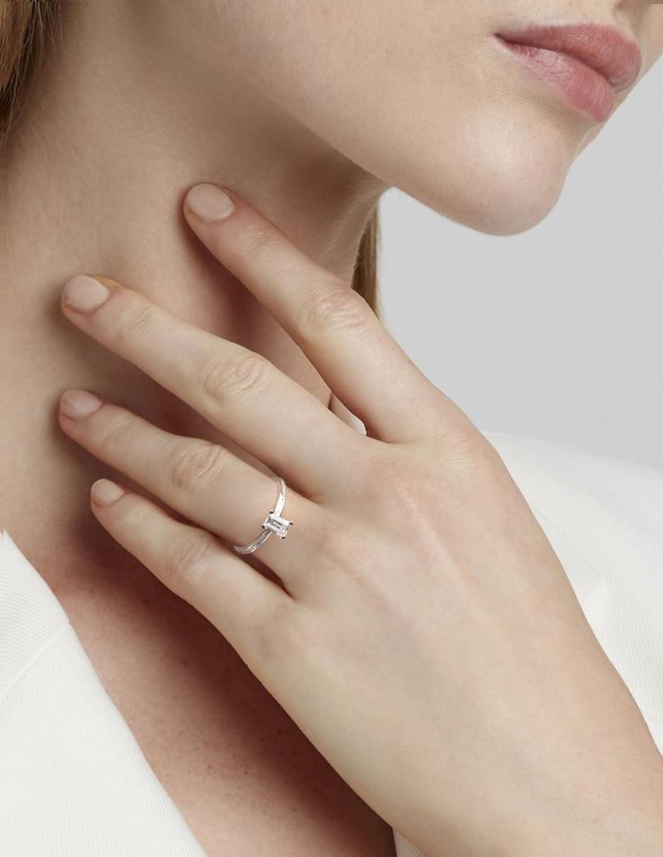 Anillo redondo 10 k de oro zirconia brillante