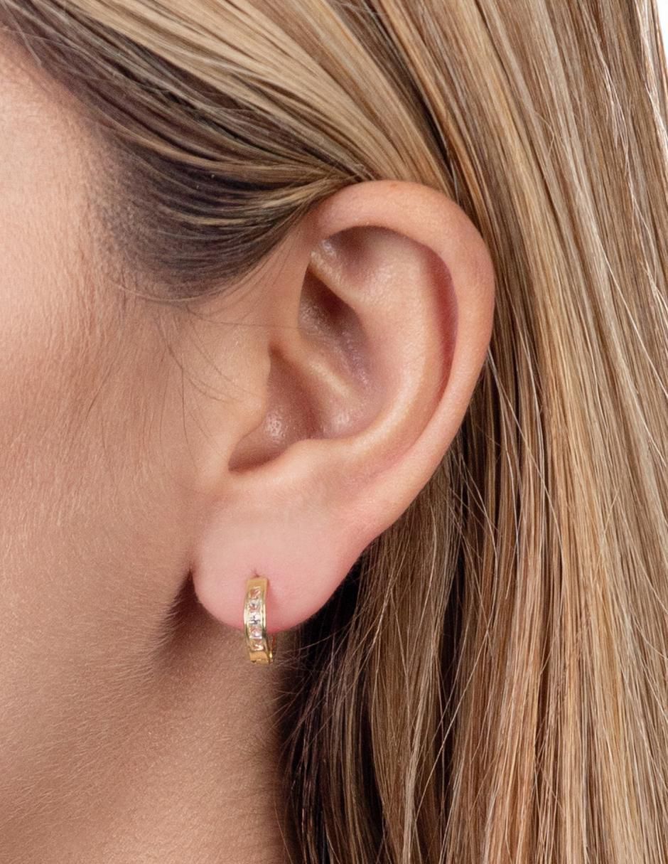 Aretes redondos de oro 10 K con acabado brillante 2