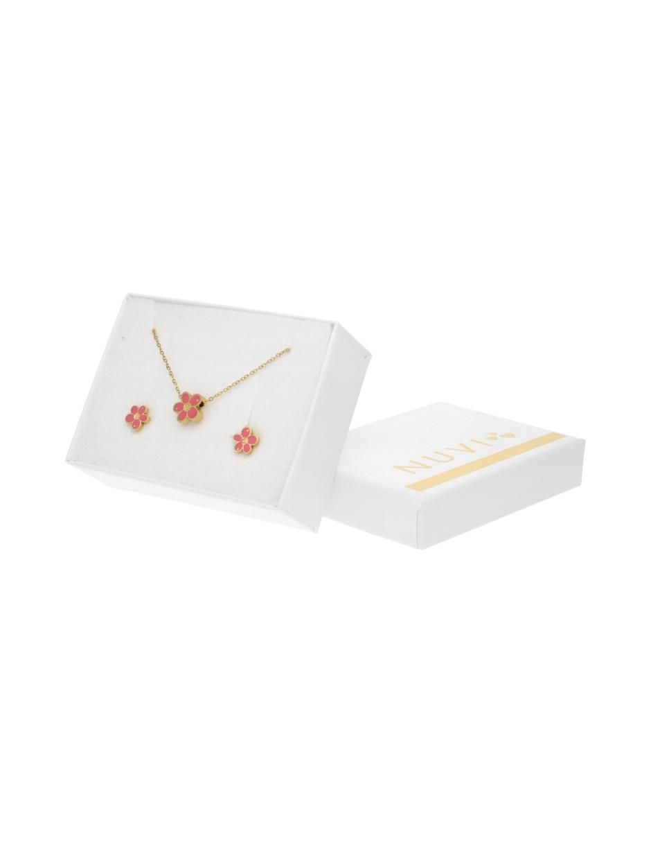 Aretes y collar de flor Tendencias 2