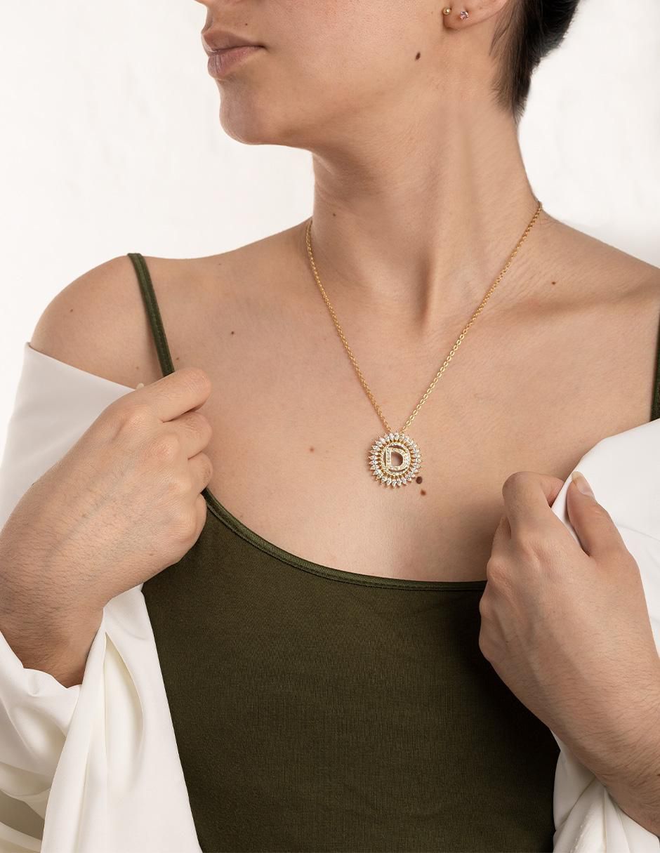 Collar letra d 18 K 3