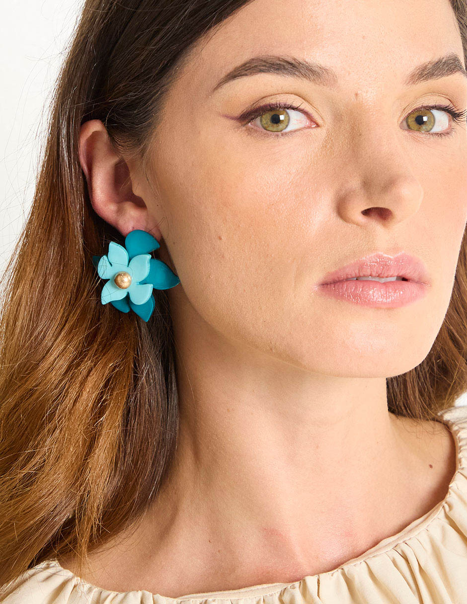 Aretes de flor con acabado pulido 4