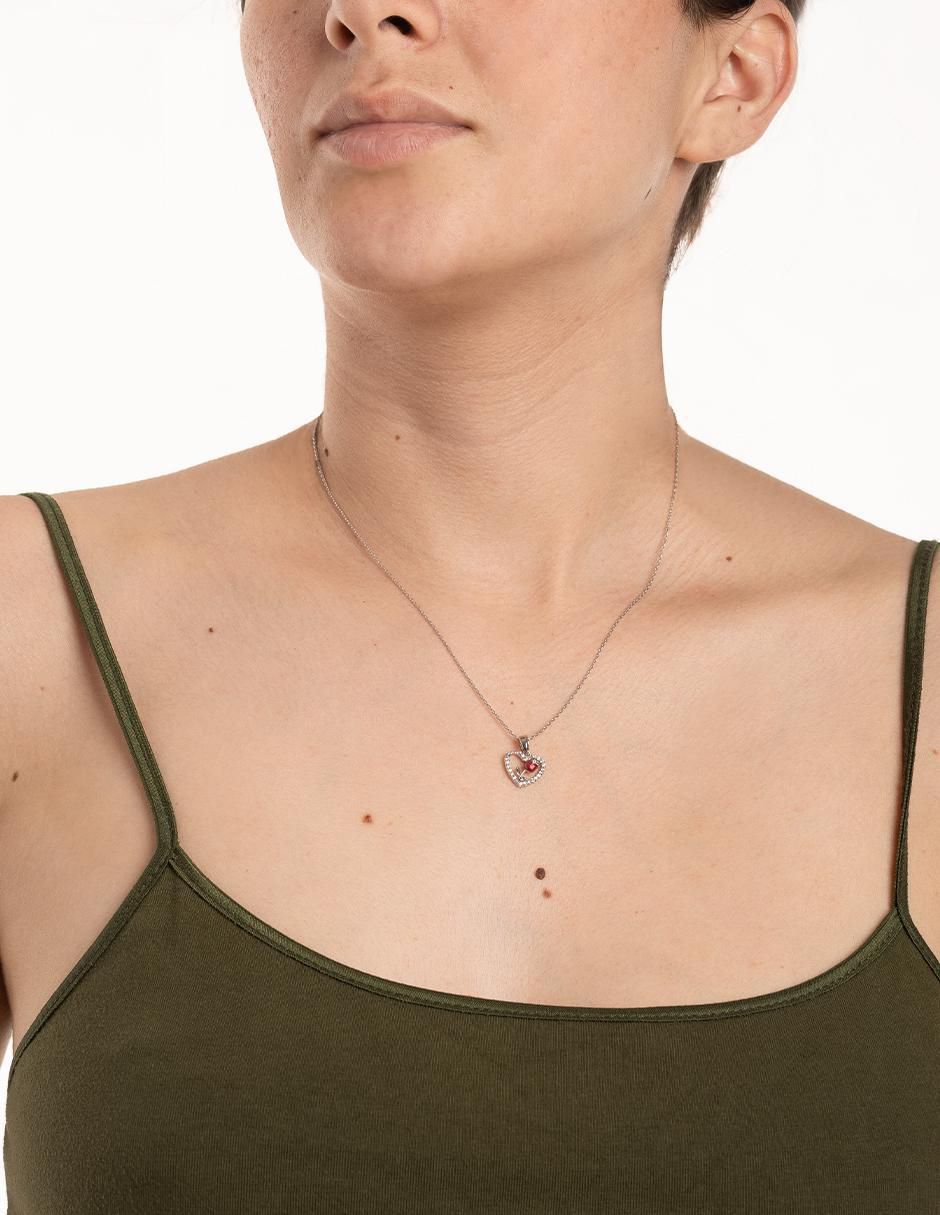 Collar con dije corazón 2