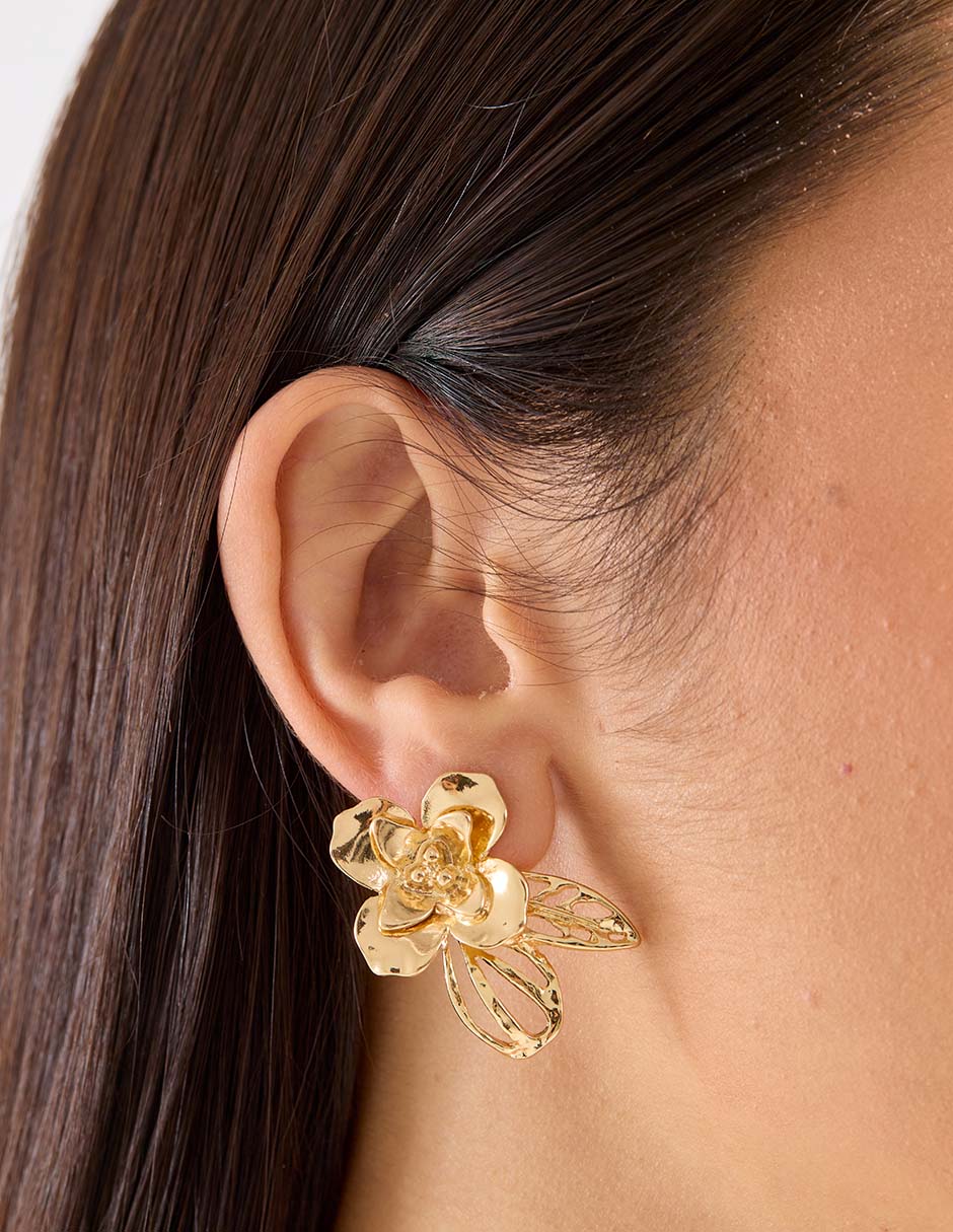 Aretes de flor Lieb con acabado brillante