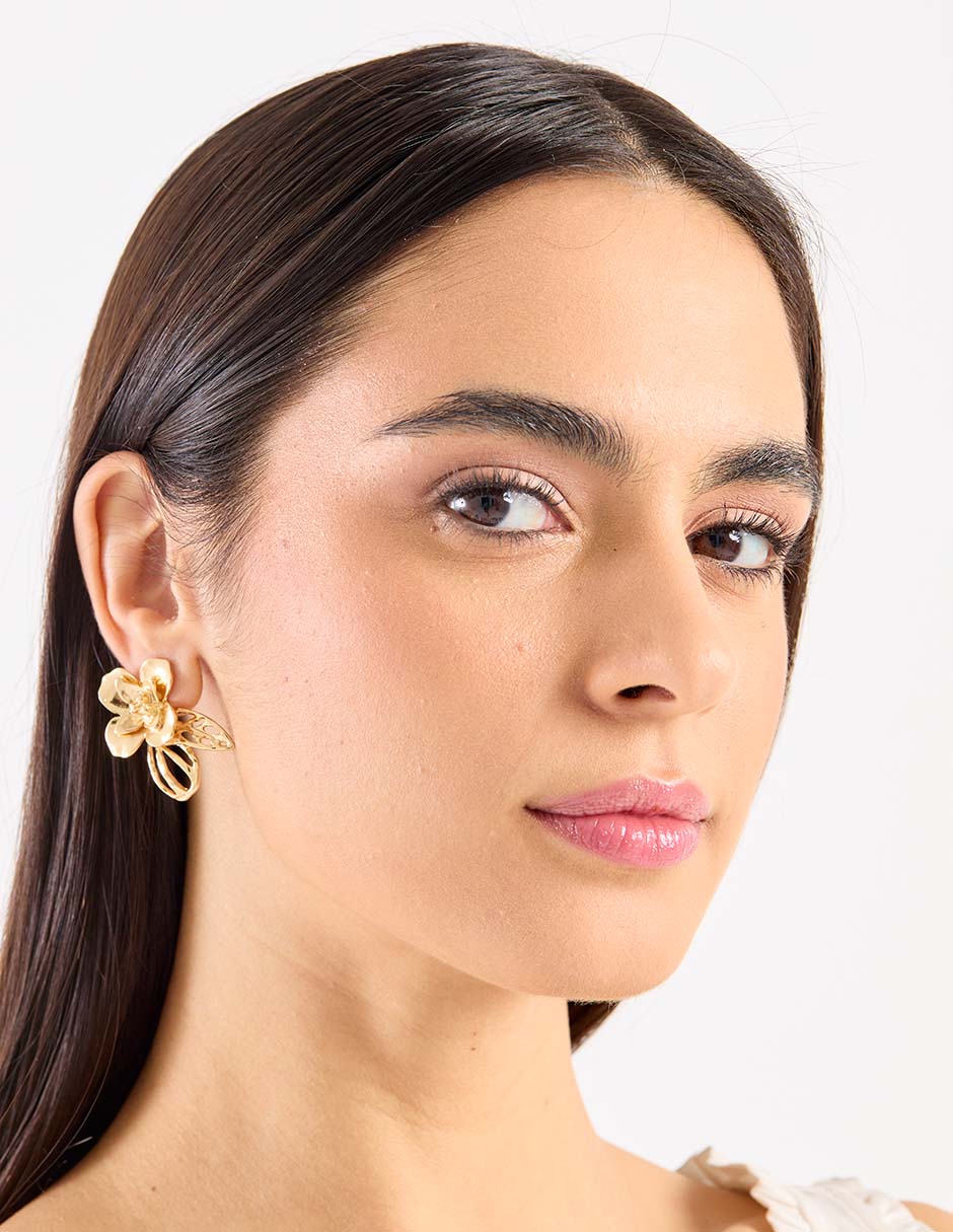 Aretes de flor Lieb con acabado brillante