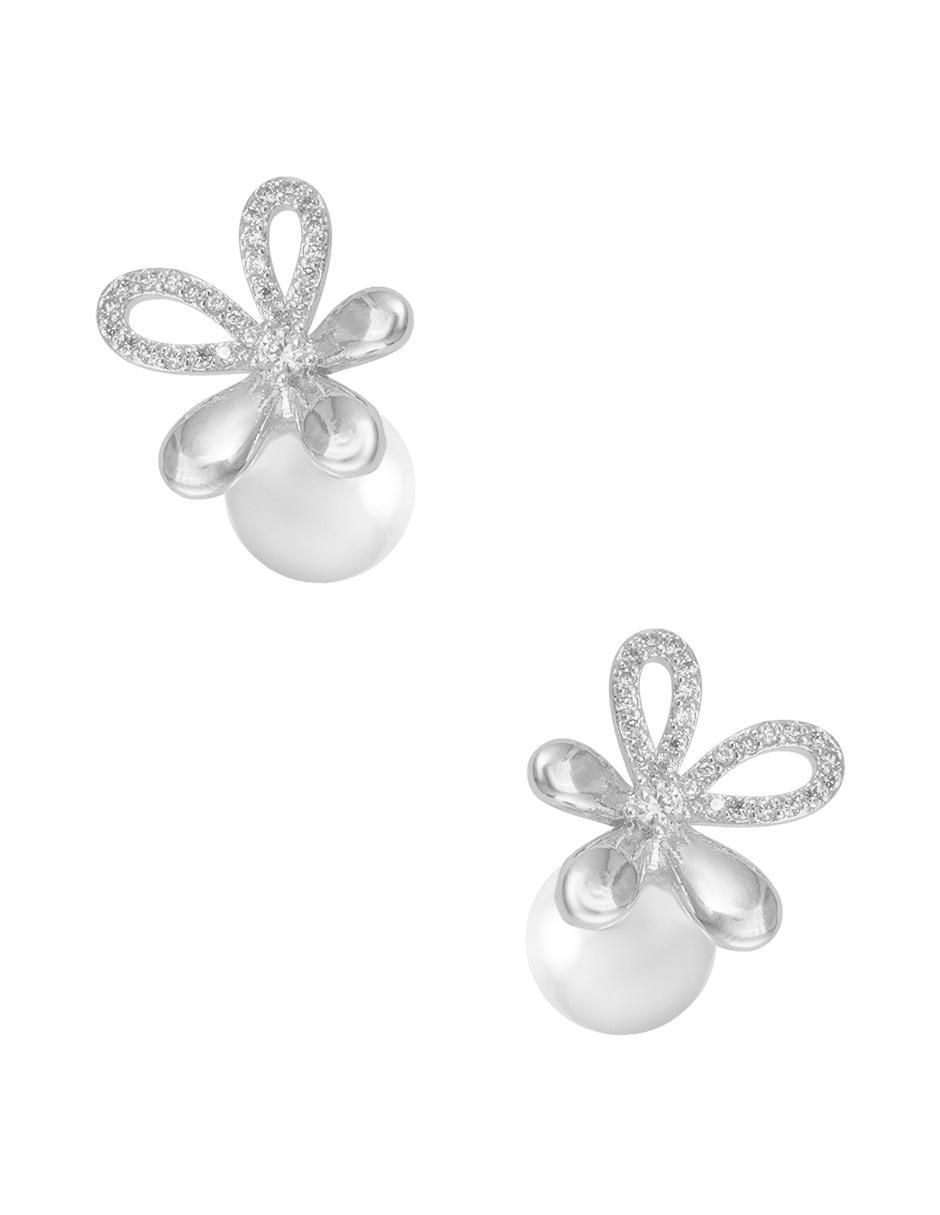 Broqueles de flor con acabado baño de rodio