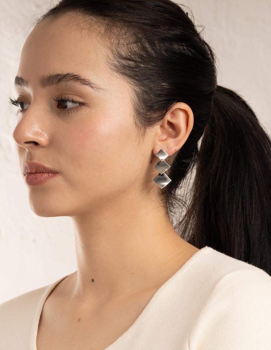 Aretes de rombo con acabado baño de rodio 4