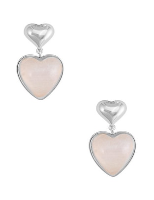 Aretes de corazón con acabado baño de rodio