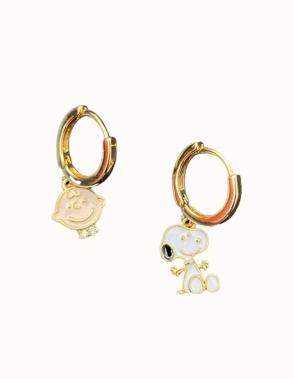 Set de aretes Snoopy con acabado texturizado 2