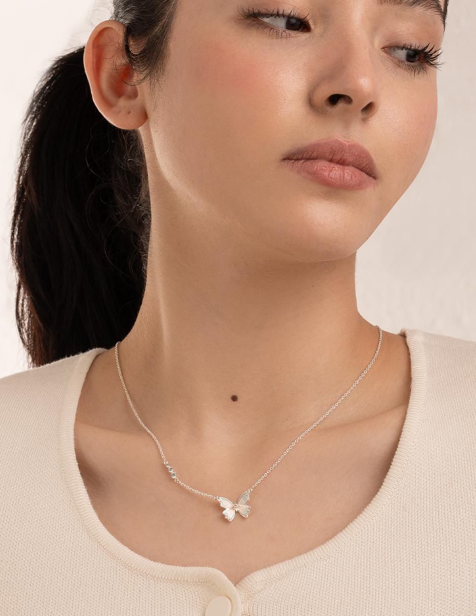 Collar de mariposa
