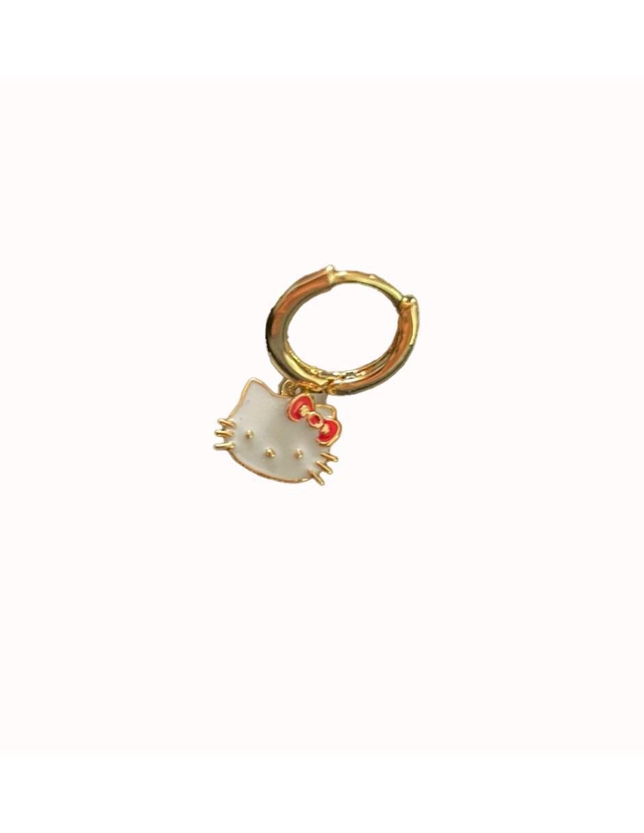 Set de aretes Hello Kitty con acabado pulido 4