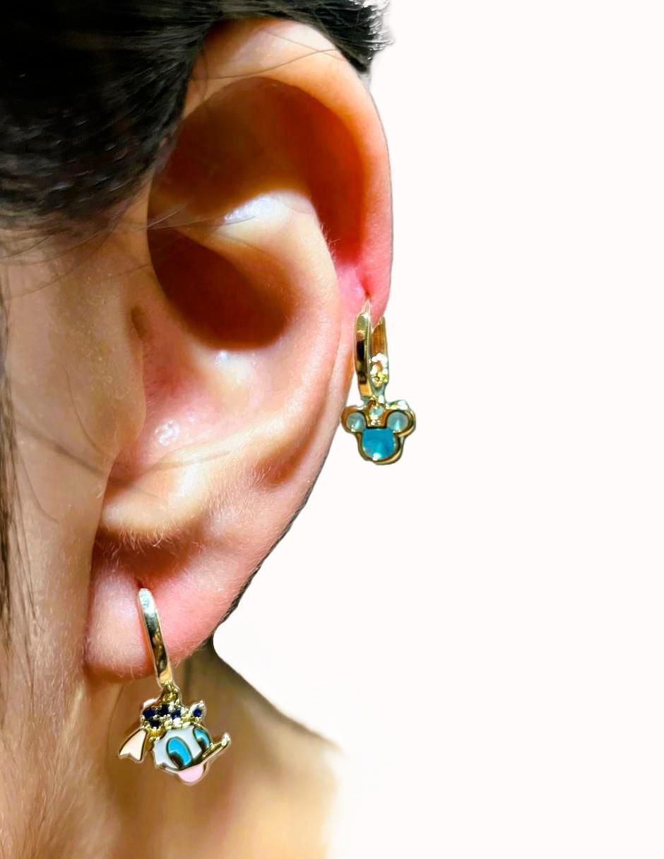 Set de aretes Donald Duck con acabado pulido 4