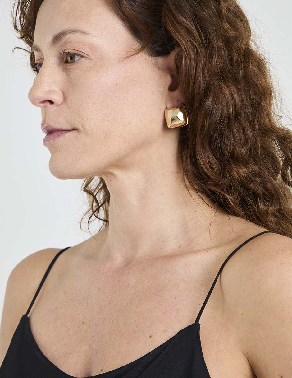 Aretes cuadrados Lieb con acabado pulido