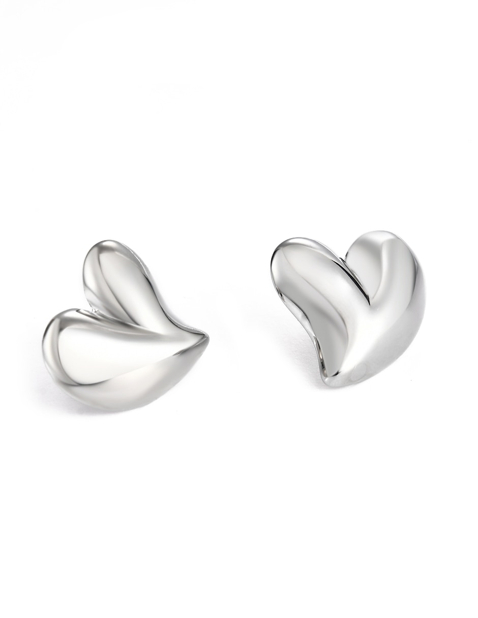 Aretes de corazón con acabado brillante 3