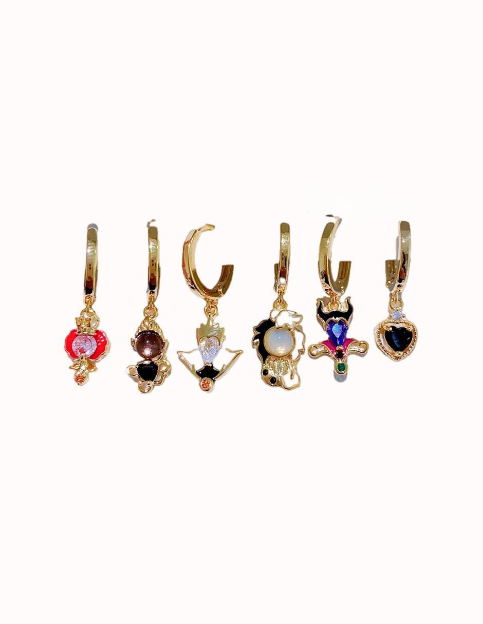 Set de aretes Villains con acabado pulido