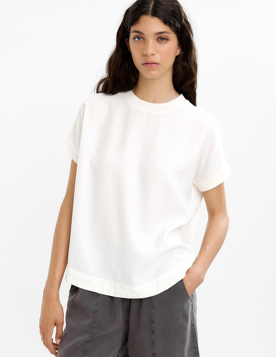 Top cuello redondo escote regular 5