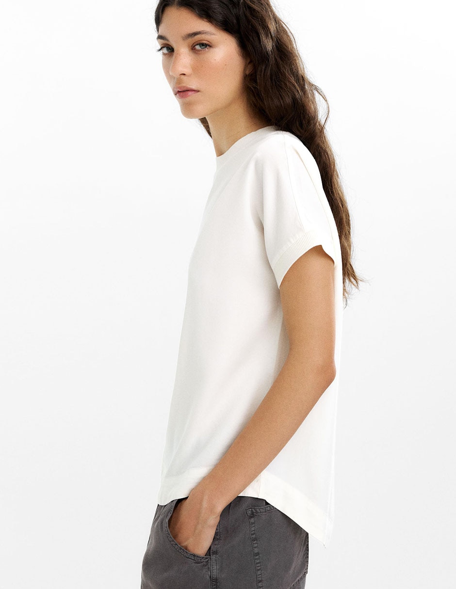Top cuello redondo escote regular