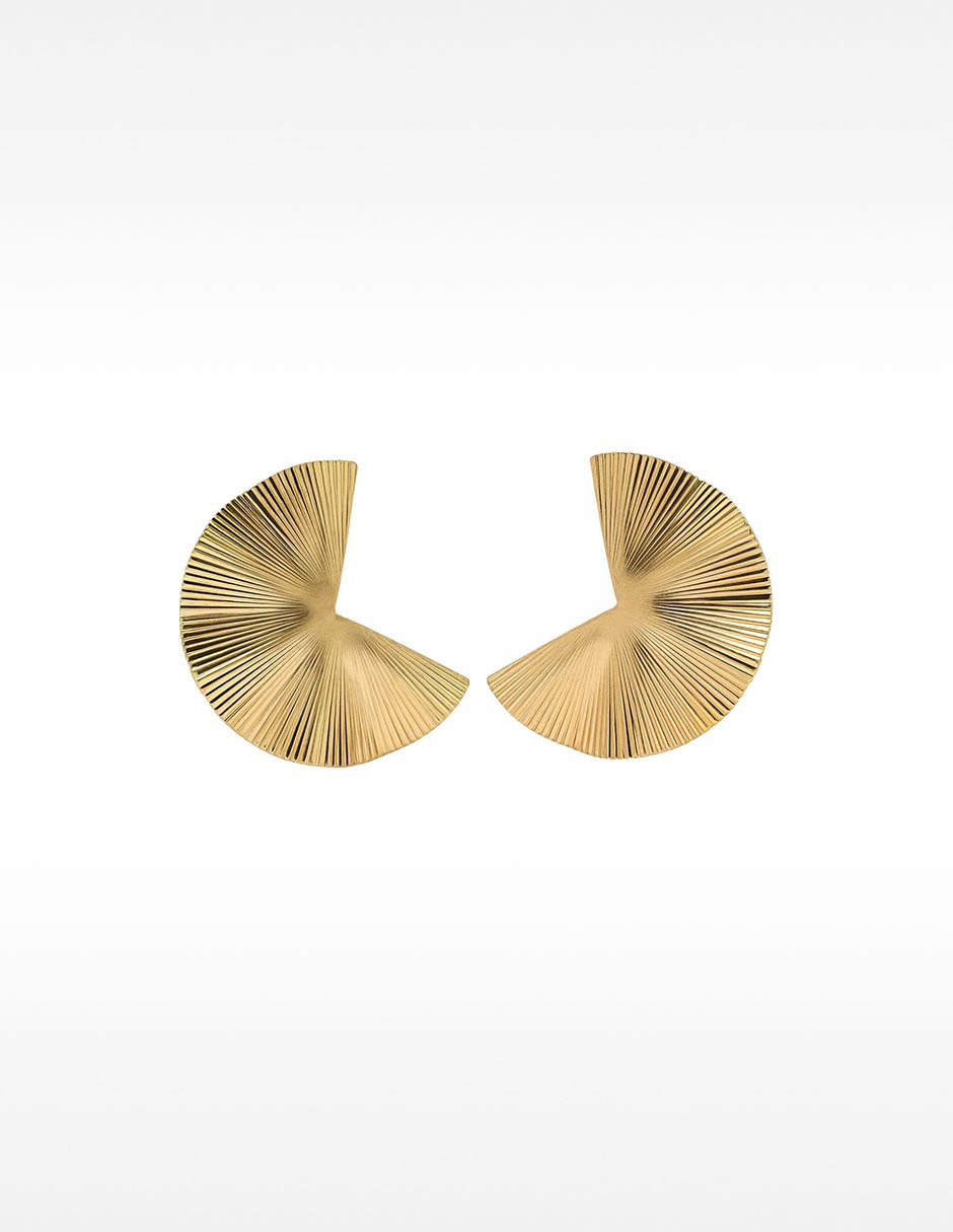 Aretes con acabado texturizado
