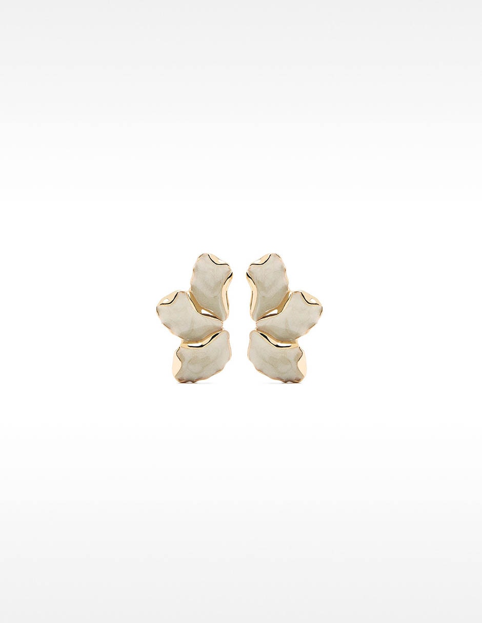 Aretes con acabado texturizado