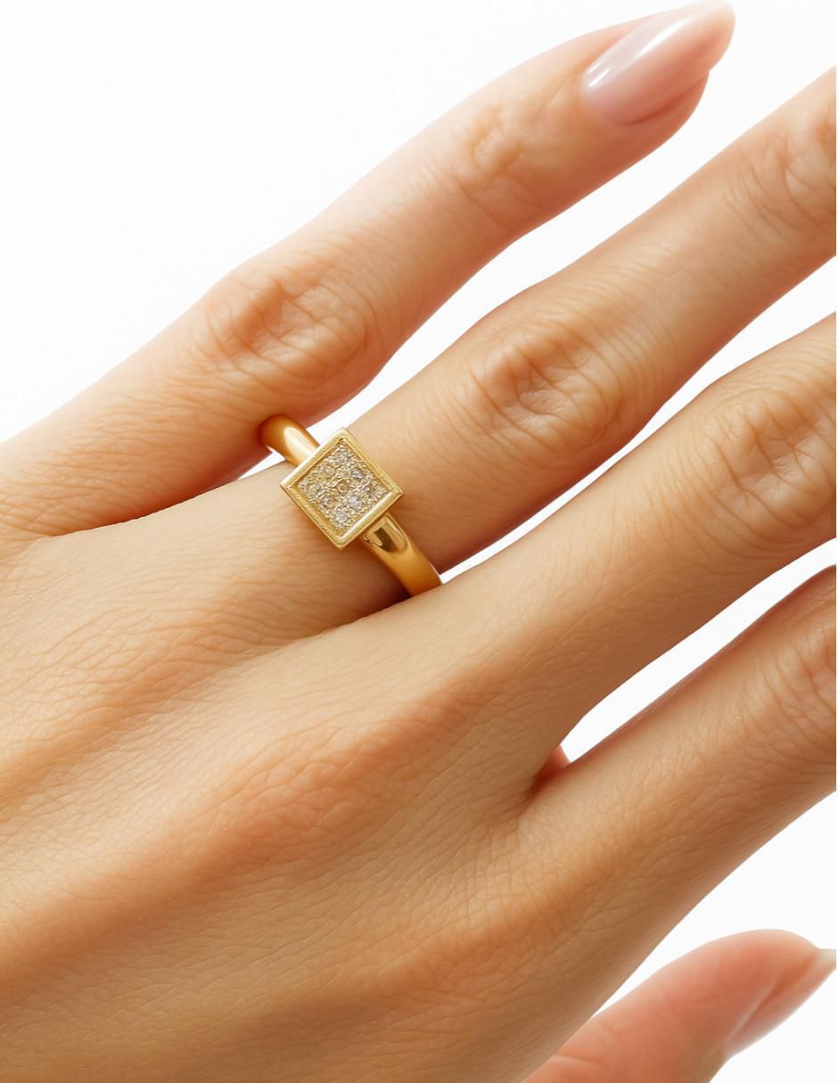 Anillo cuadrada 14 k de oro diamante pulido