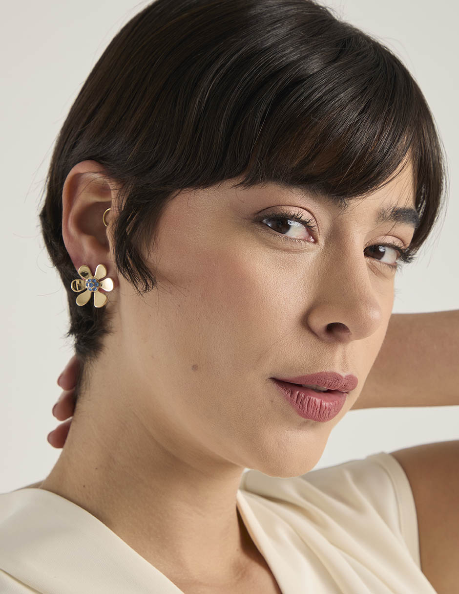 Aretes de flor con acabado brillante 4