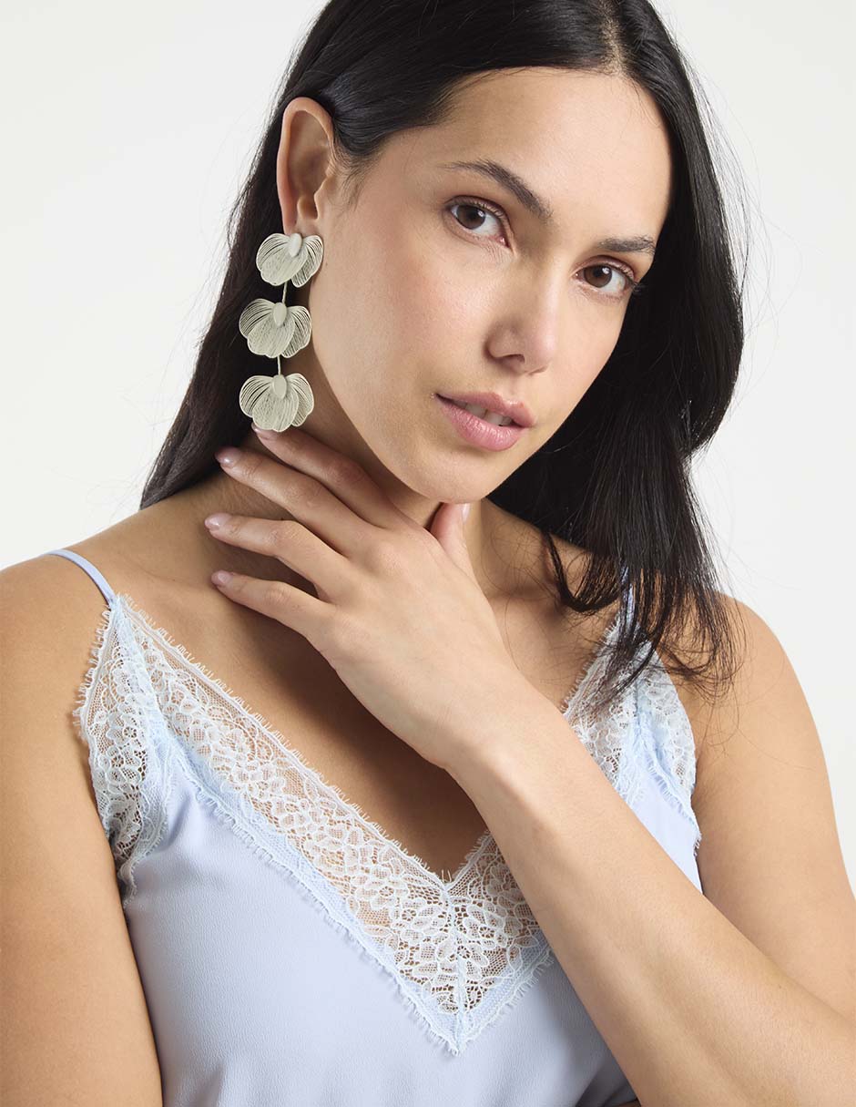 Aretes largos map con acabado mate