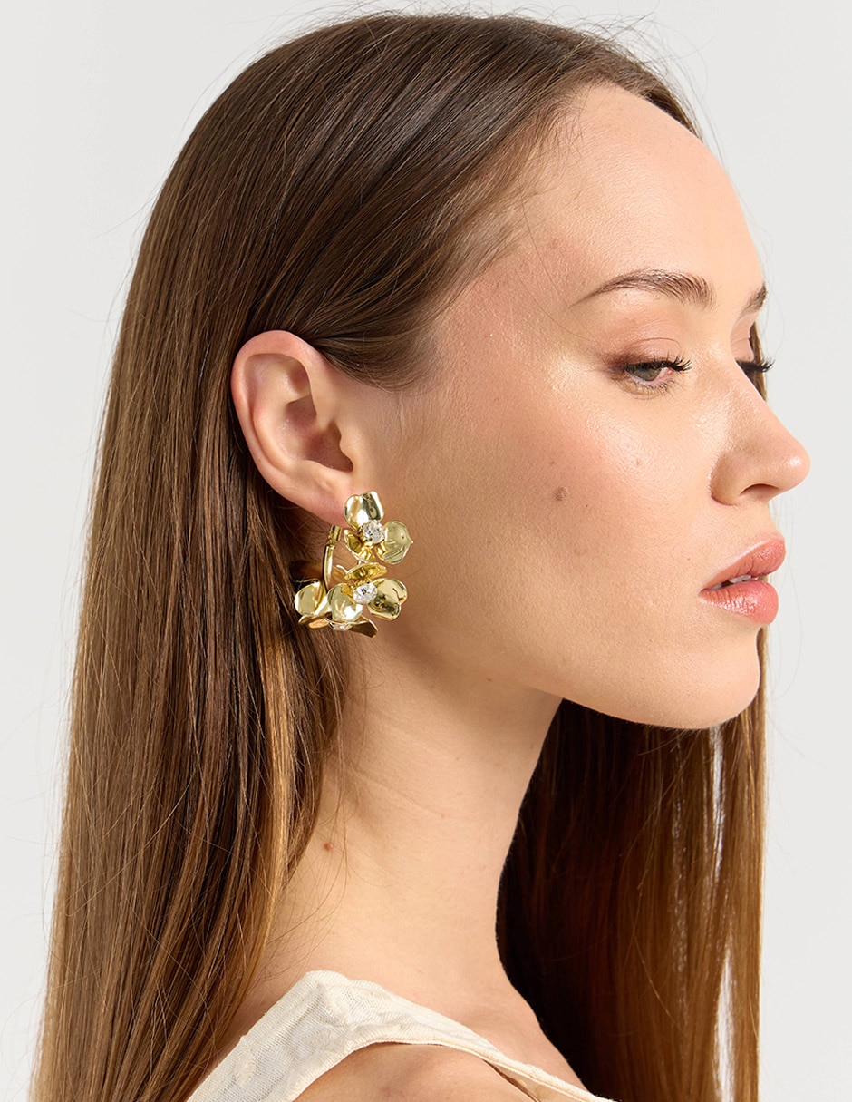 Aretes Largos De Flor Con Acabado Brillante 4