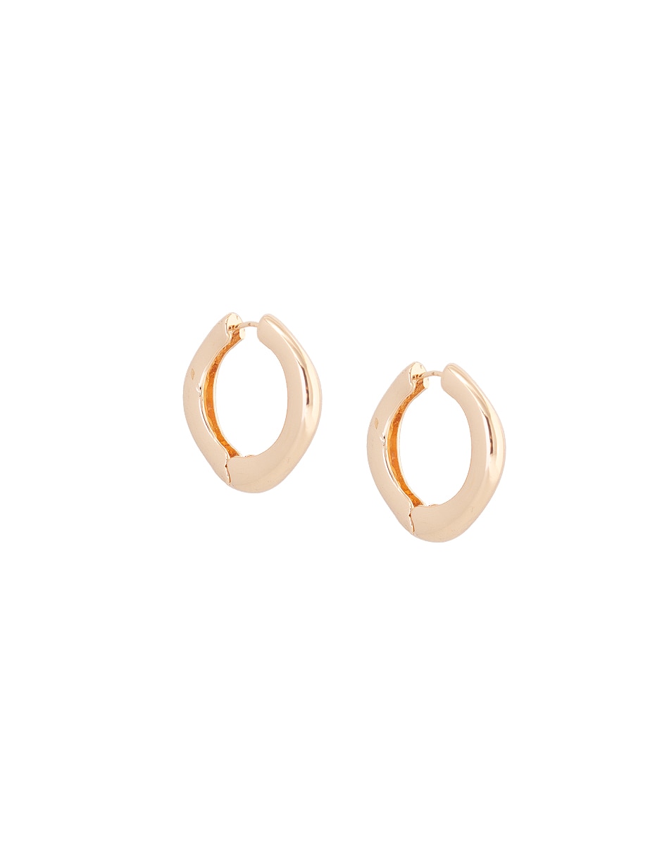 Aretes cuadrados con acabado lustre Aretes cuadrados con acabado lustre