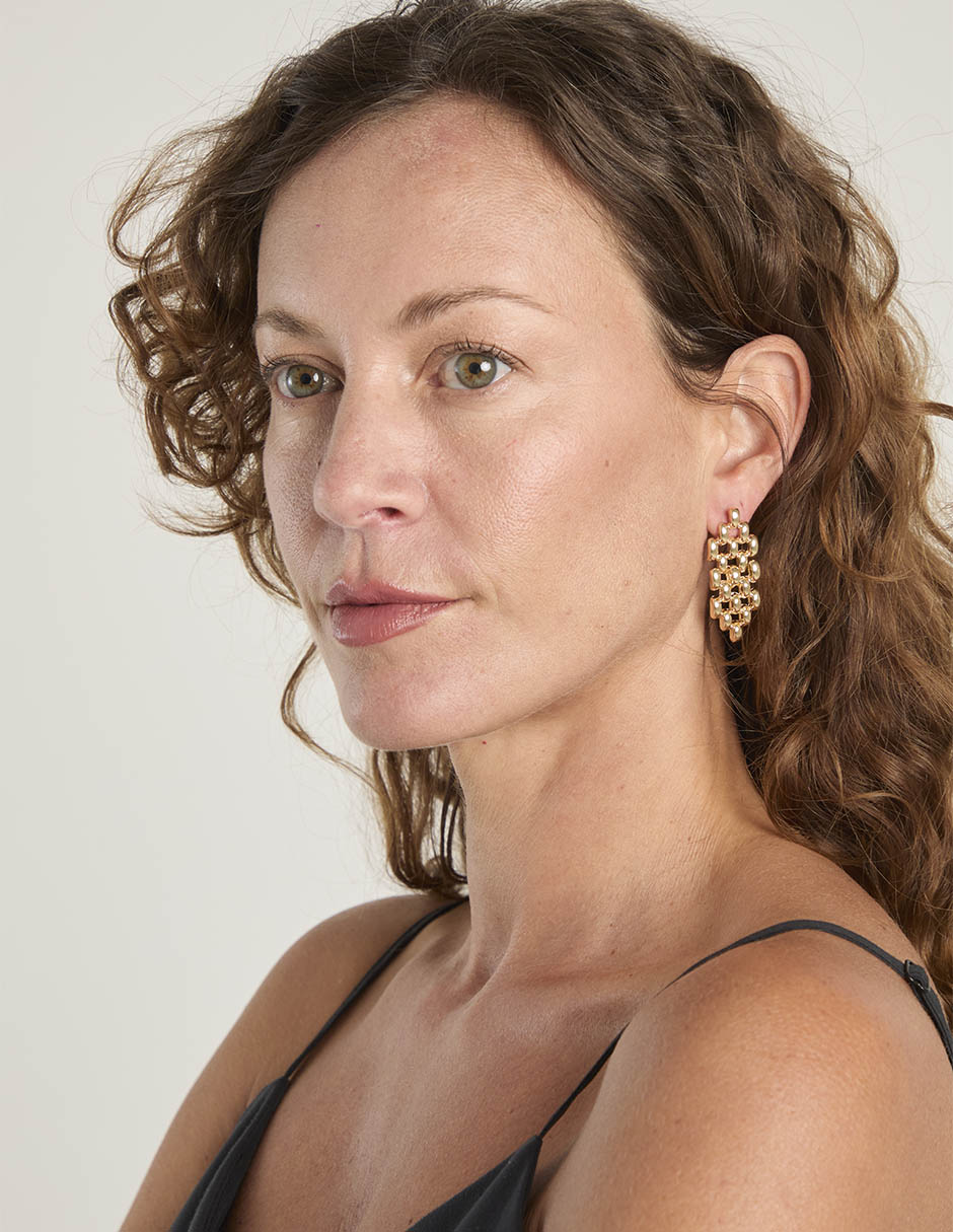 Aretes largos con acabado brillante Aretes largos con acabado brillante
