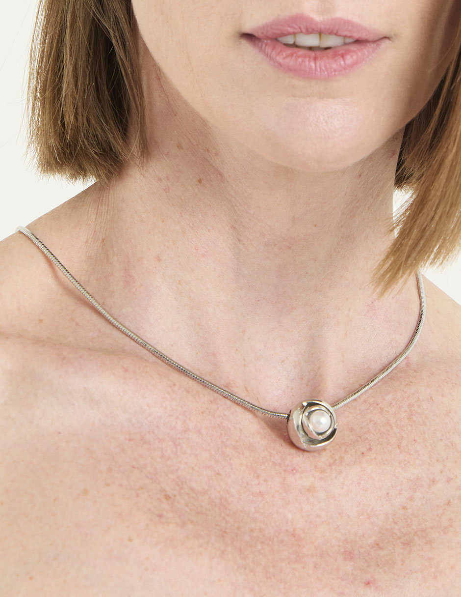 Collar con dije flor 3