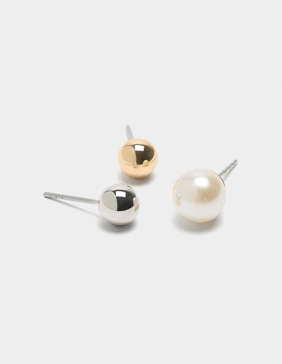 Set de aretes redondos con acabado brillante 2