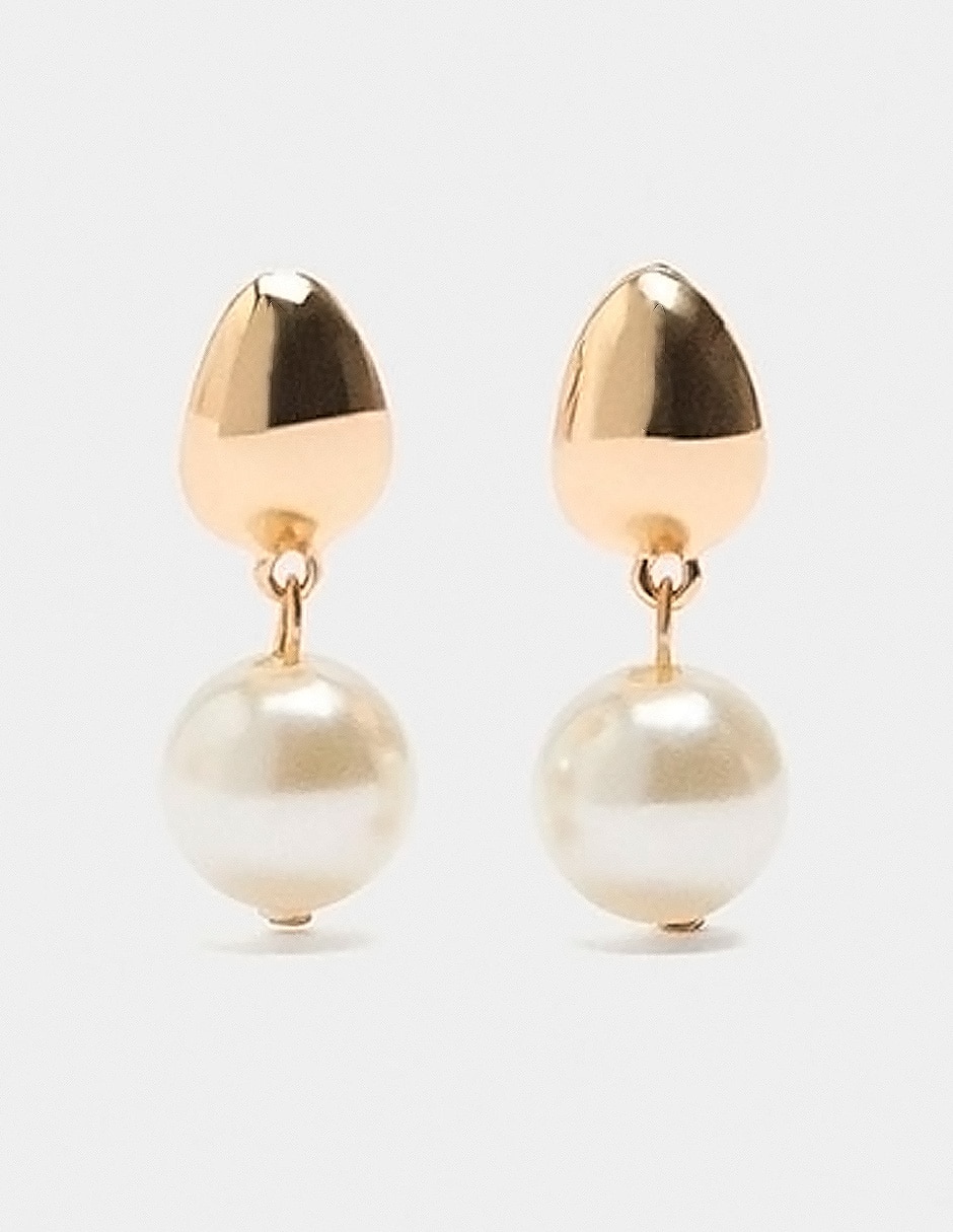 Aretes con acabado brillante perla