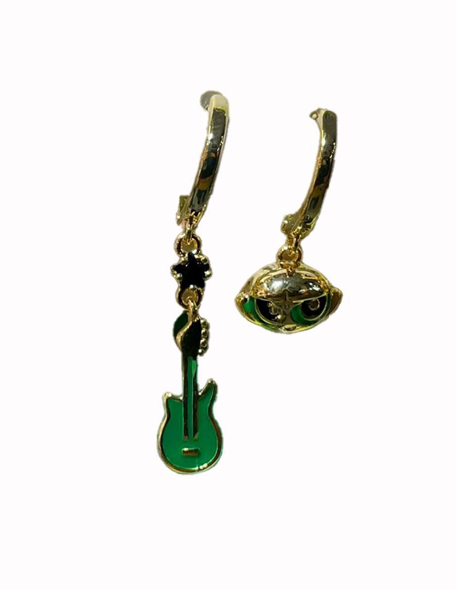 Set de aretes Bellota 10 K con acabado pulido 3