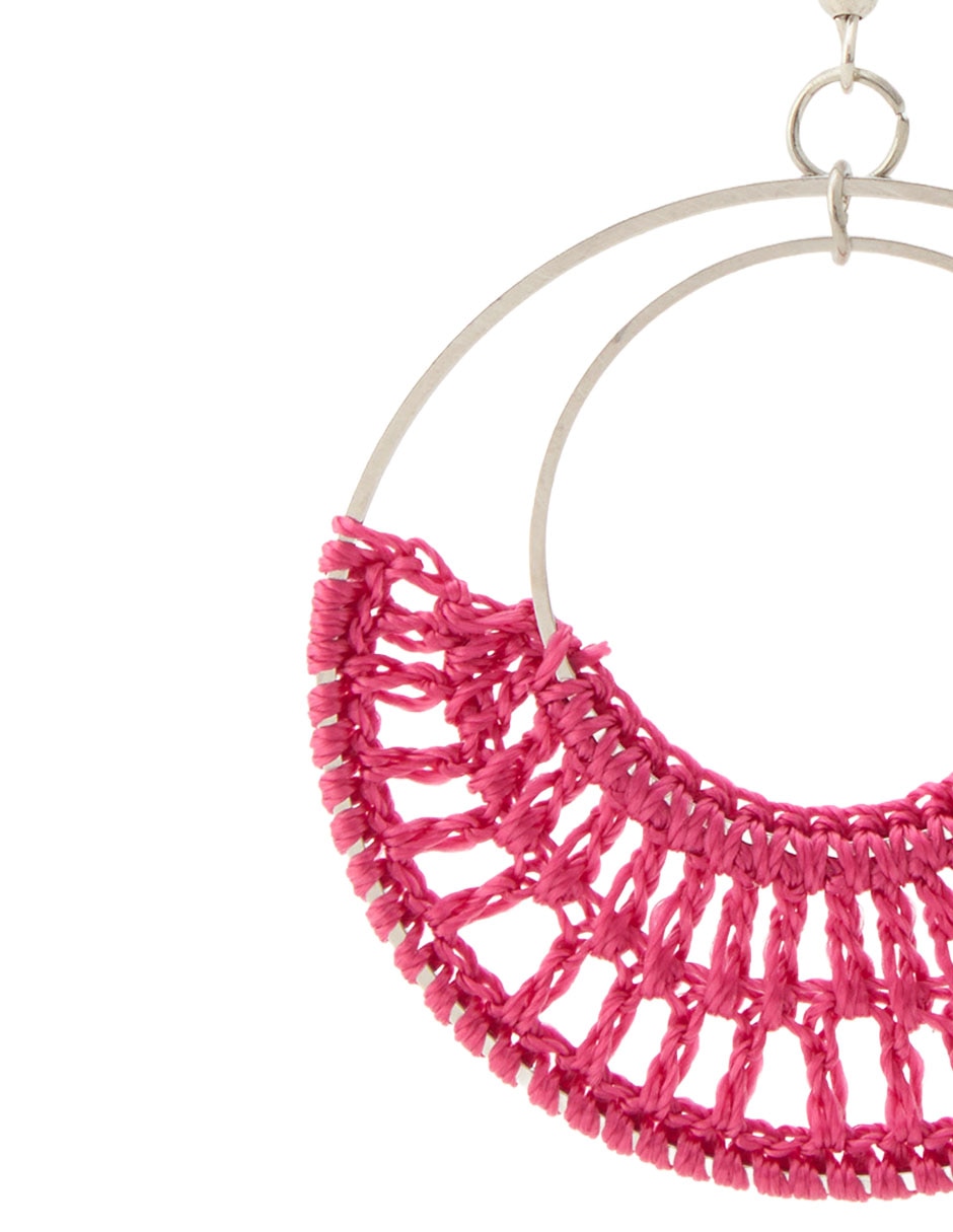 Aretes largos redondos Map con acabado texturizado
