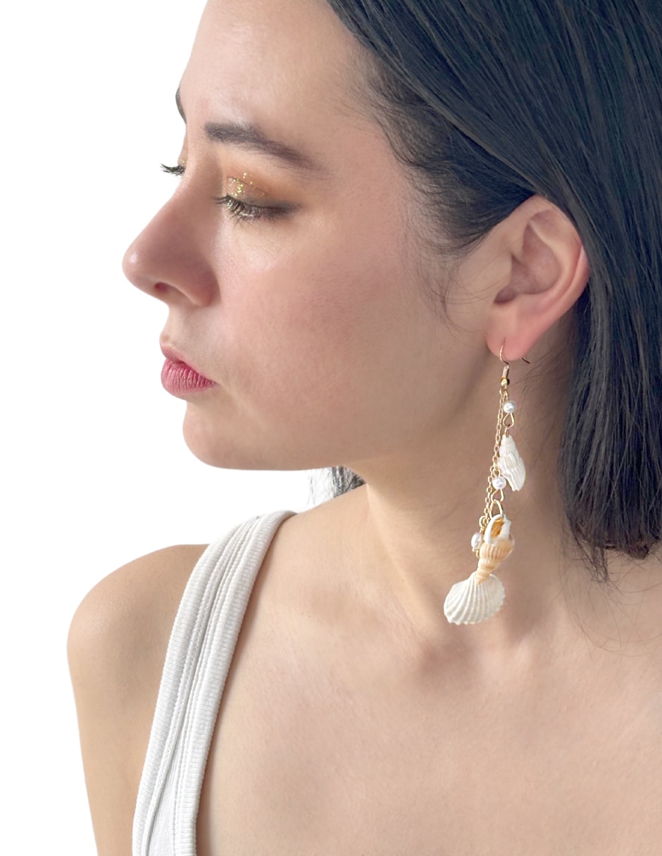 Aretes de concha con acabado texturizado 2
