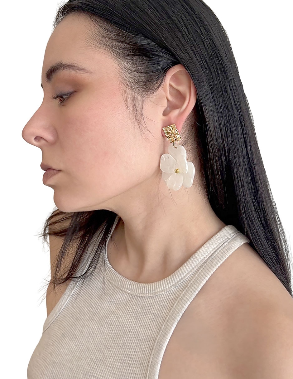 Aretes largos de flor Map con acabado liso