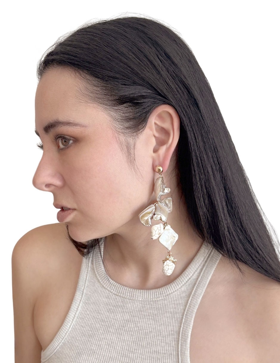 Aretes largos Map con acabado liso