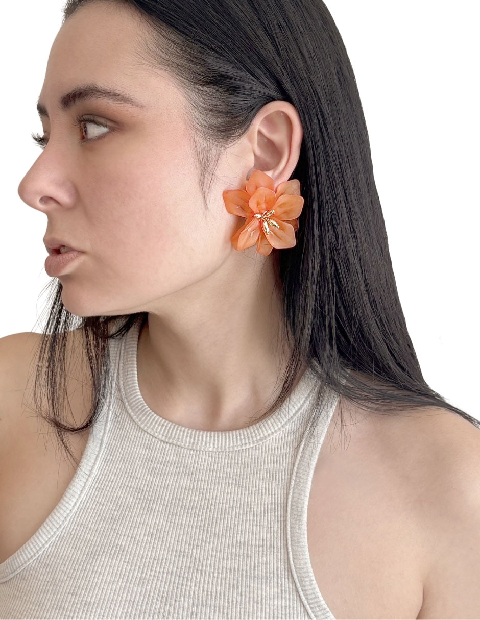 Aretes largos de flor Map con acabado liso