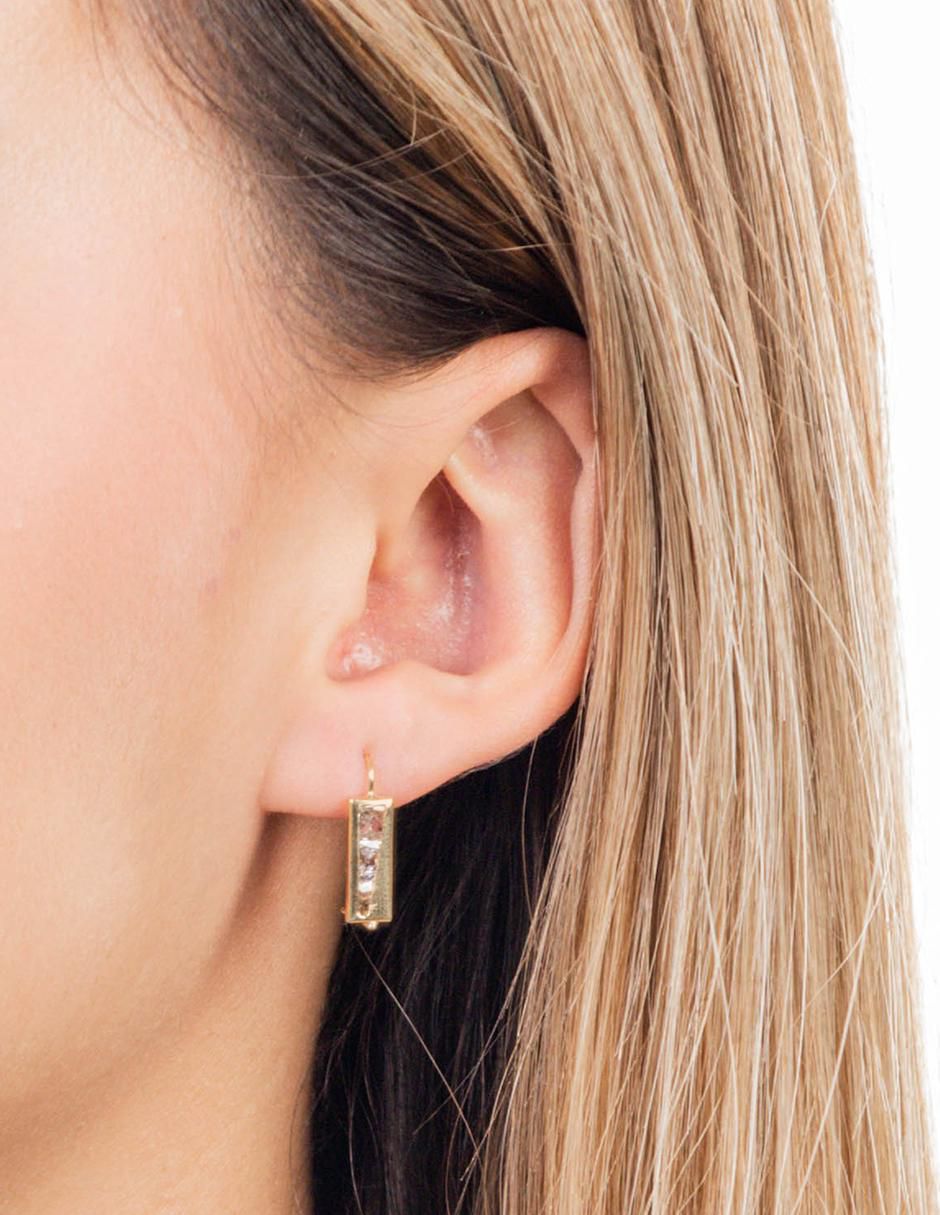 Aretes rectangulares de oro 10 K con acabado brillante 2