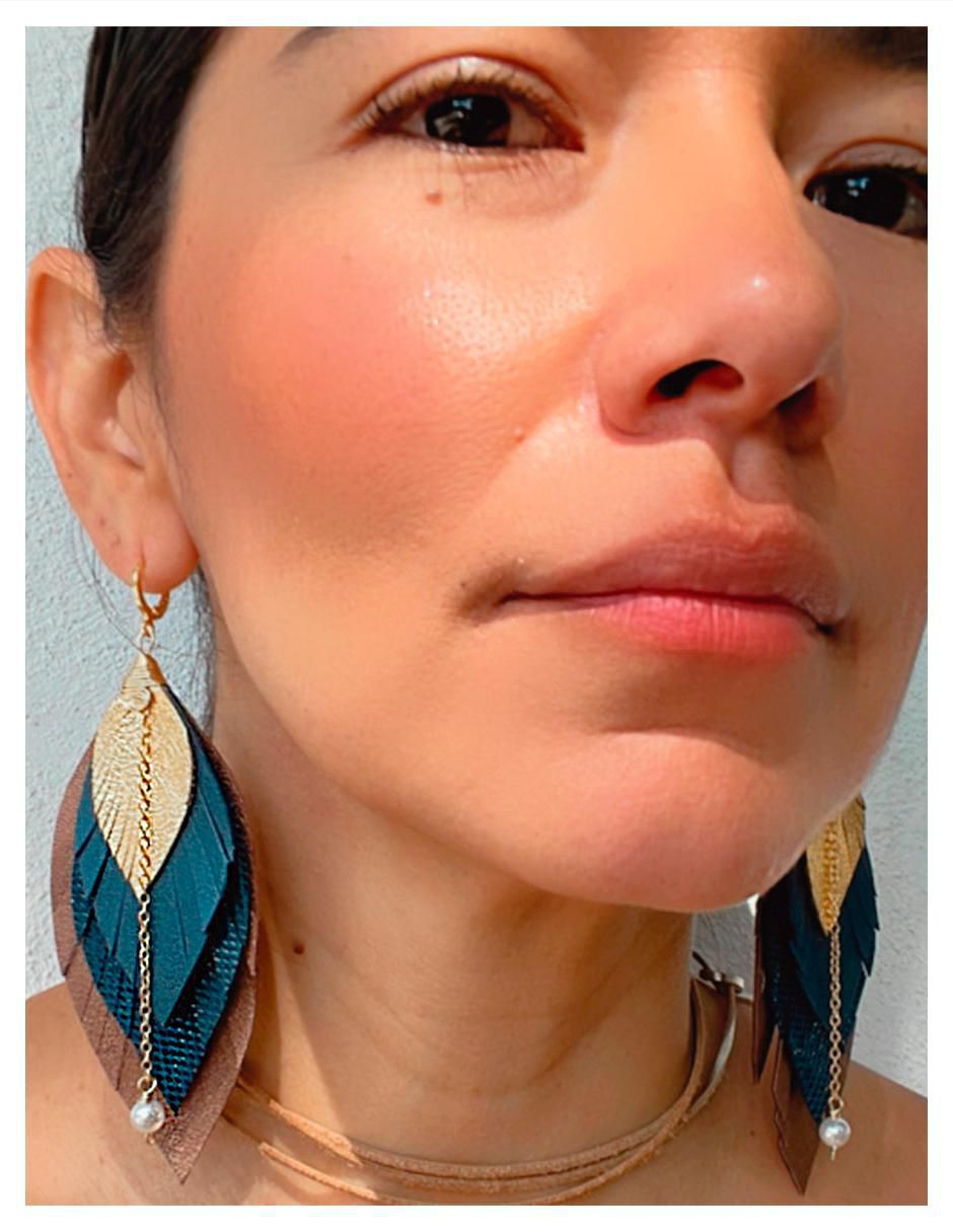 Aretes de piel 18 K con acabado baño de oro 4
