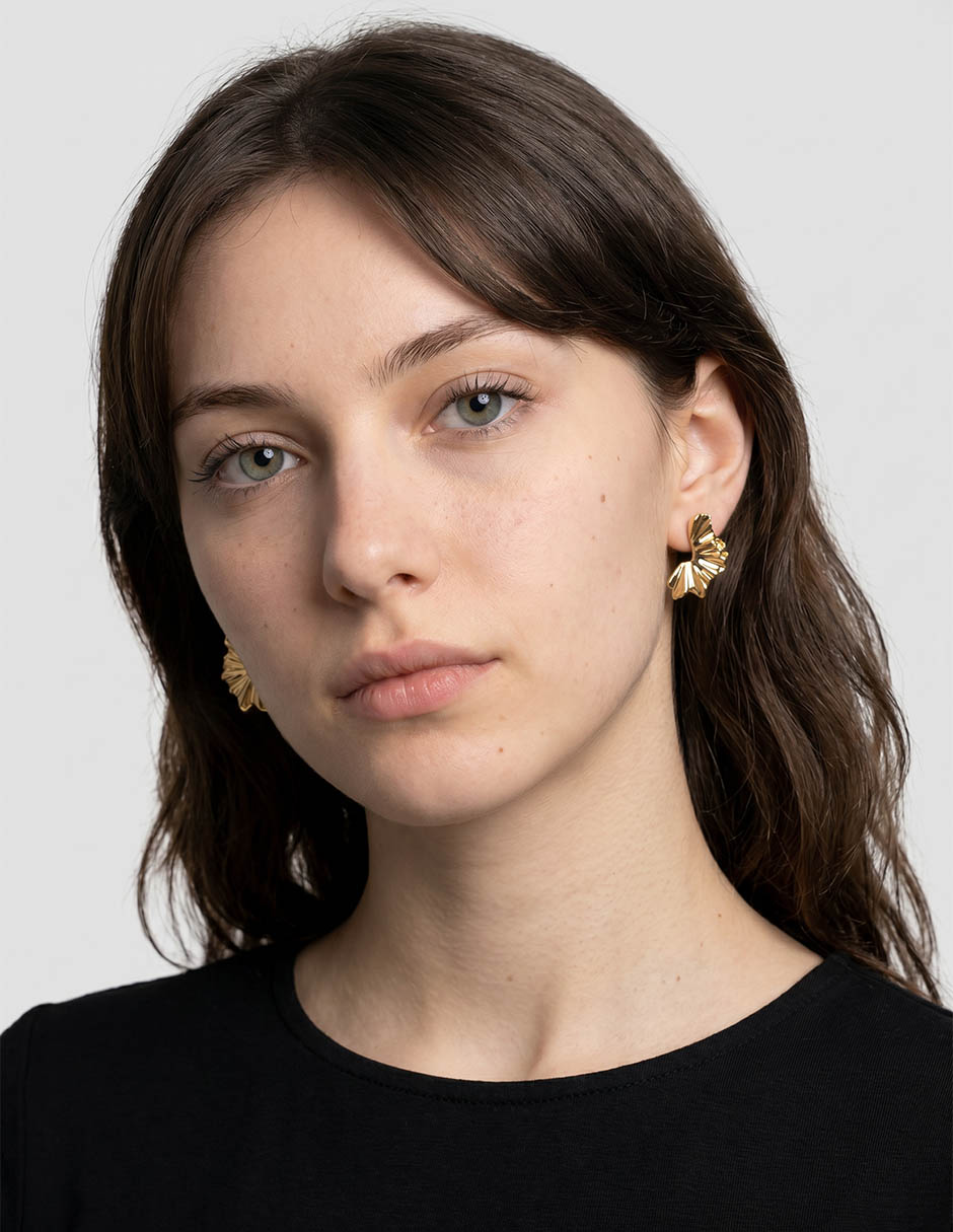 Aretes cortoss con acabado texturizado