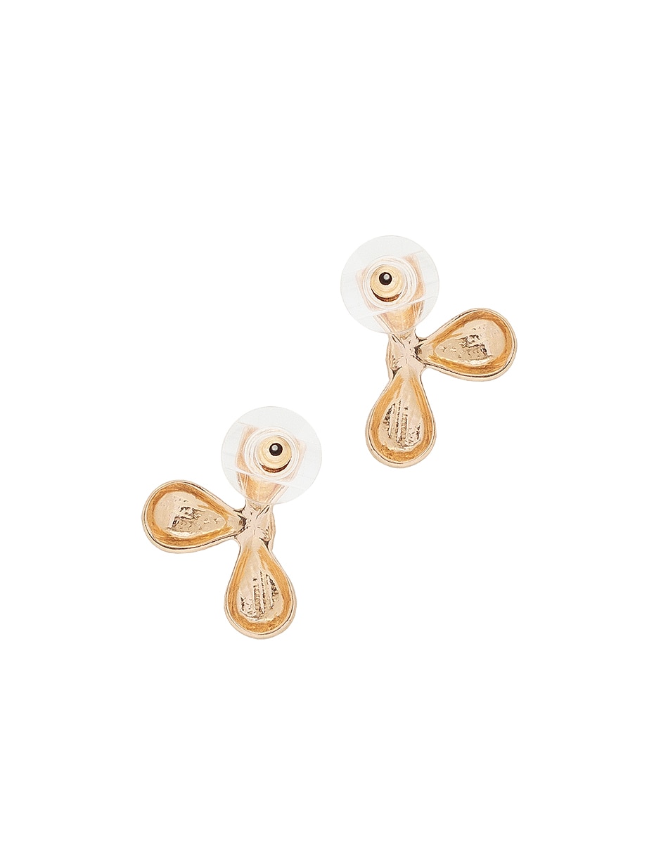 Aretes de flor con acabado brillante 2