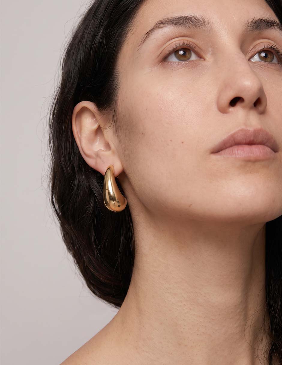 Aretes largos con acabado brillante Aretes largos con acabado brillante