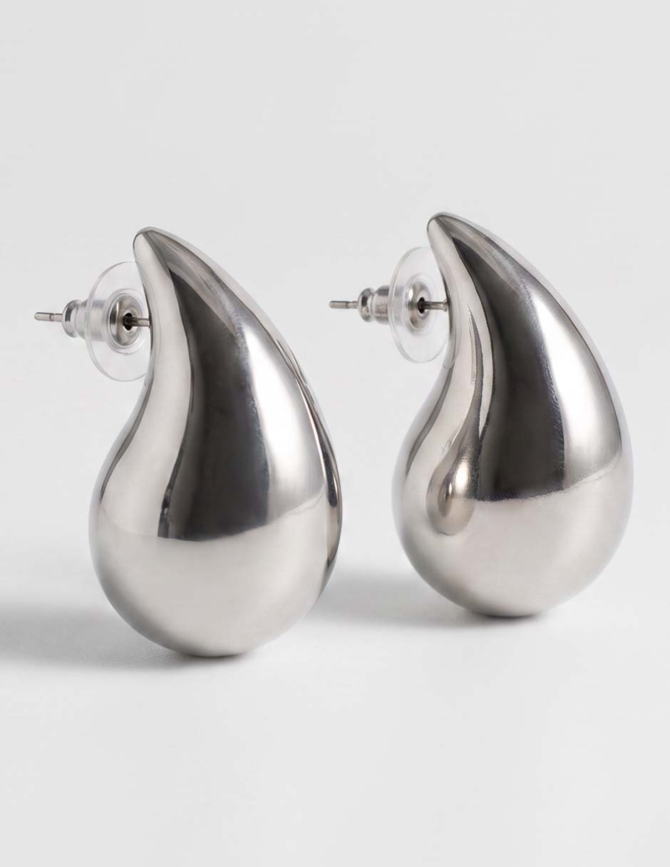 Aretes largos de gota Map con acabado pulido